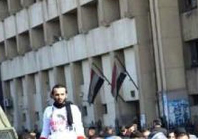 متظاهرون أمام مجمع محاكم طنطا