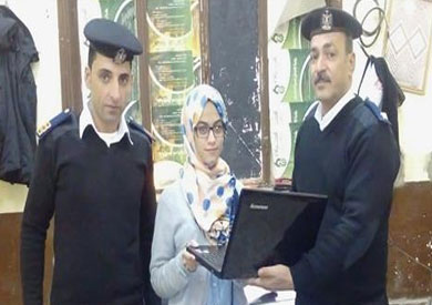 شرطة النقل تعيد حقيبة لطالبة صيدلة فقدتها بالمترو