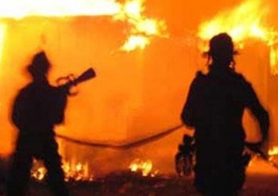 قوات الحماية المدنية تسيطر على الحريق في مصنع
