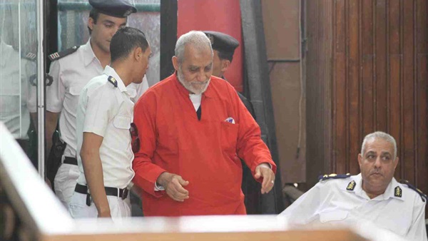 تأجيل إعادة محاكمة بديع و6 آخرين في «أحداث مسجد الاستقامة» إلى أول يناير