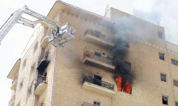 إصابة 3 إثر حريق بشقة سكنية في دمنهور