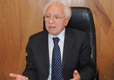 الدكتور شوقي السيد الفقيه الدستوري