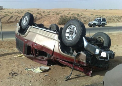 إصابة ليبى وزوجته واثنين آخرين في انقلاب سيارة بالطريق الساحلى في البحيرة