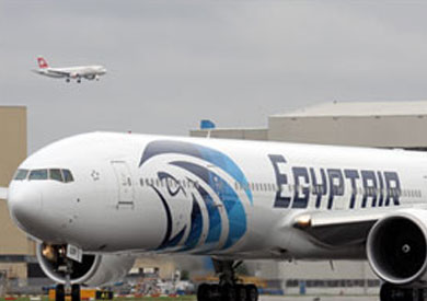 وصول طائرة مصر للطيران إلى مطار القاهرة