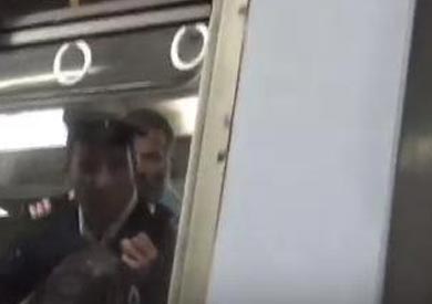 الأمين-المتهم-بصفع-سيدة-المترو-صورة-من-الفيديو