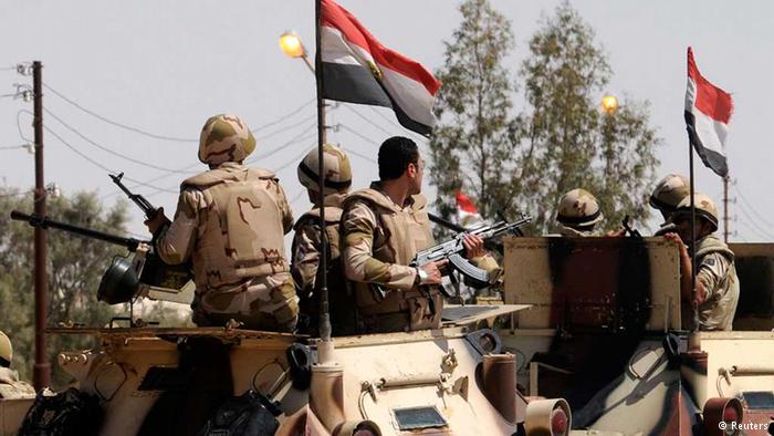 الجيش المصري يخوض حربا ضد الإرهاب بسيناء - أرشيفية