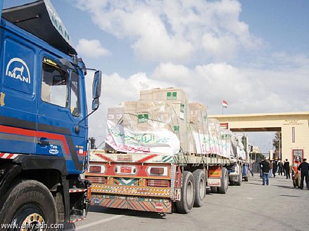 عبور شاحنة محملة بالأدوية والمساعدات من معبر رفح -ارشيفية