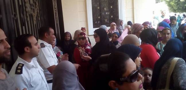 وقفة احتجاجية لأولياء أمور طلاب «اللغات» بالغربية