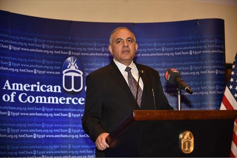 وزير الري خلال لقائه في الغرفة الامريكية