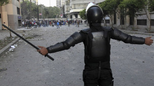 دعوات من الأزهر وقادة سياسيين في مصر لوقف العنف