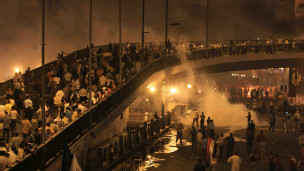 استخدمت قوات الأمن المصرية الغاز المسيل للدموع لتفريق مسيرة لمؤيدي مرسي