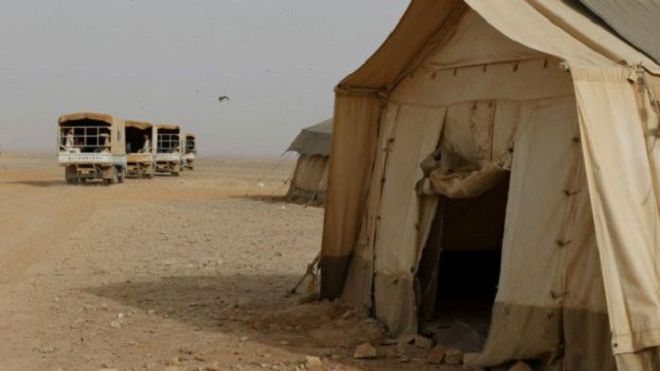 نشطاء يقولون إن اللاجئين محاصرون في المخيم في ظروف صعبة