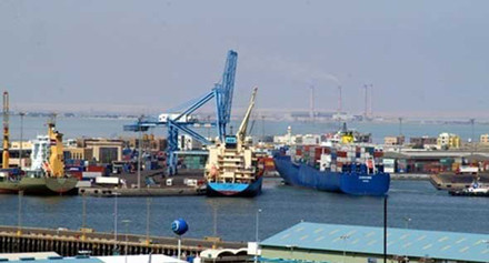 فتح بوغازي الإسكندرية والدخيلة أمام حركة الملاحة بعد تحسن الأحوال الجوية