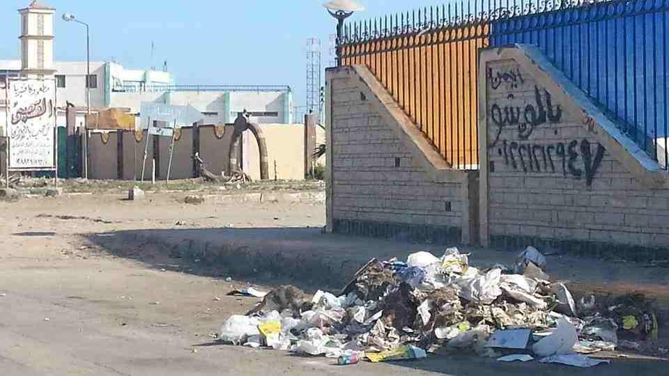 غلق 5 محال لممارسة نشاط فرز القمامة ببورسعيد
