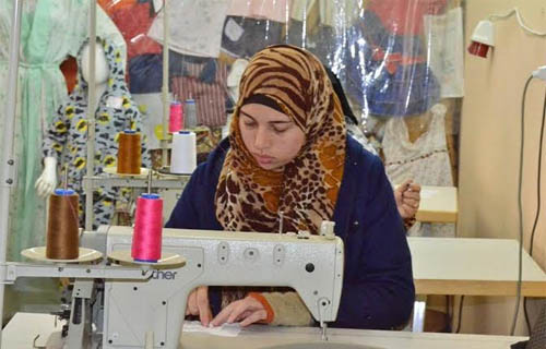 «قومي المرأة» يدرب 22 سيدة على الخياطة بـ«غيط العنب»