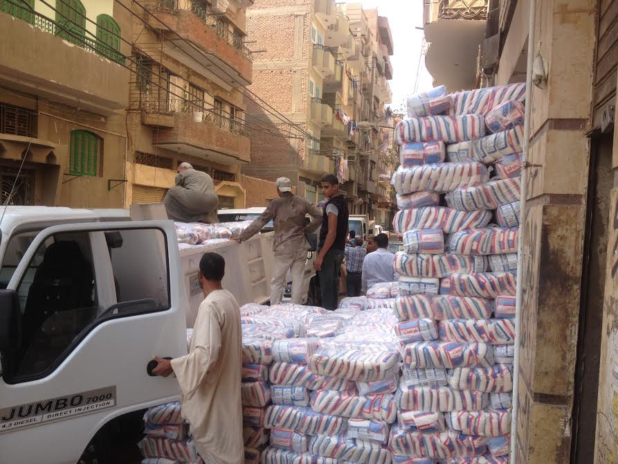 توزيع 50 طن سكر بسعر 7 جنيهات للكيلو في الفيوم