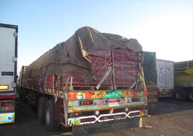 تكدس الشاحنات امام ميناء سفاحا