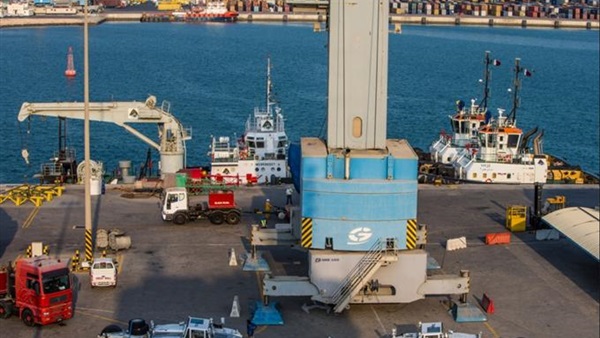 تداول 382 شاحنة بموانئ البحر الأحمر.. ومغادرة ألف راكب ميناء سفاجا