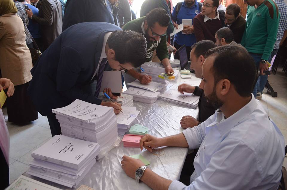 توافد الأطباء للتسجيل بالجمعية العمومية العادية بدار الحكمة