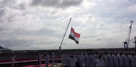 رفع العلم المصري على الميسترال الثانية «أنور السادات» بعد تسلمها في فرنسا