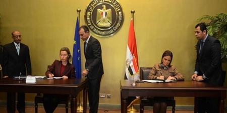 «التعاون الدولي» توقع اتفاقيتين مع الاتحاد الأوروبي للحصول على منحتين بقيمة 120 مليون يورو