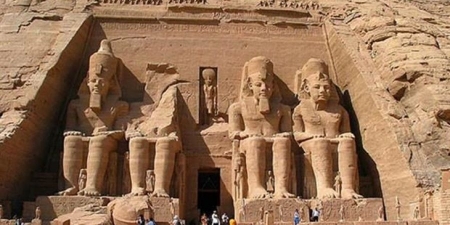 8 فرق مصرية و9 أجنبية تشارك في احتفالات تعامد الشمس على وجه رمسيس الثاني