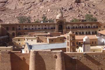 سانت كاترين تستقبل 1074 سائحا خلال 24 ساعة