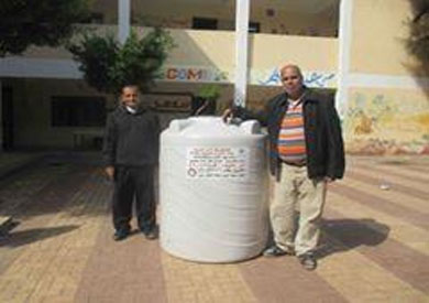 نقيب الصيادين يؤكد توزيع خزانات وثلاجات مياة شرب بمطوبس