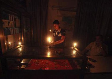 انقطاع الكهرباء عن المحلات التجارية-ارشيفية