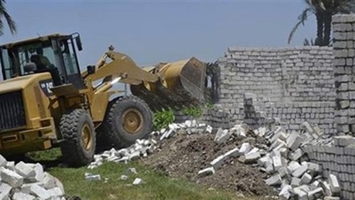 إزالة 17 حالة تعد على أراضي زراعية بأبوقرقاص في المنيا