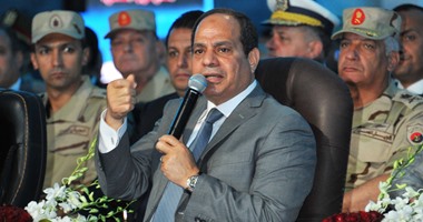 السيسي لوزير النقل ضاحكا: «التقارير بتتبعتلي قبل ما توصل لحضرتك»