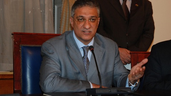 الدكتور أحمد زكي بدر، وزير التنمية المحلية