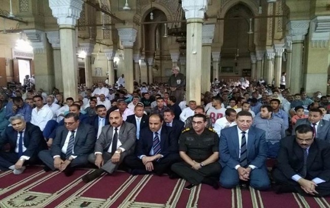 أدى الدكتور جمال سامي محافظ الفيوم، صلاة عيد الأضحى