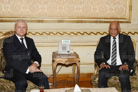 على عبد العال رئيس مجلس النواب سفير بيلاروسيا في القاهرة تصوير خالد مشعل