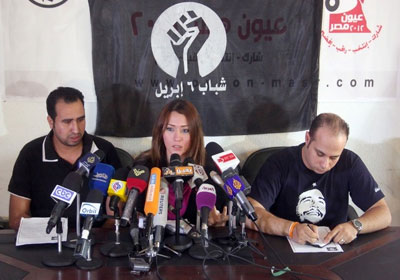 اول سقوط لمبارك تحت اقدام المتظاهرين من 6 ابريل 2008      (خاص الشروق)