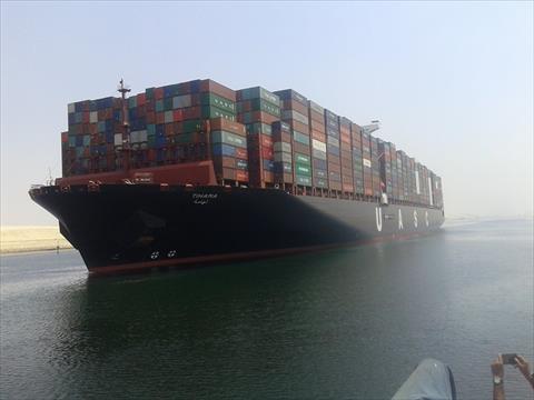 السفينة "تيهاما" صديقة البيئة تعبر قناة السويس للمرة الأولى