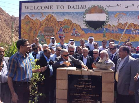 وزير النقل يضع حجر اساس تطوير طريق دهب نويبع بمحافظة جنوب سيناء