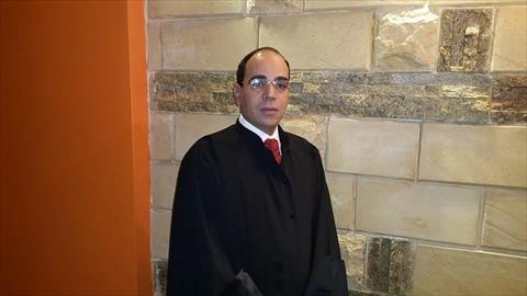 صاحب استشكال وقف تنفيذ تيران وصنافير أشرف فرحات