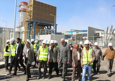 محافظ السويس يتفقد محطة كهرباء عتاقة الغازية بقدرة 160 ميجاوات