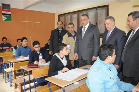 محافظ الجيزة يتفقد لجان امتحانات الاعدادية ويقرر توفير عصائر للطلاب