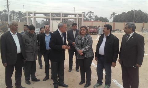 محافظ قنا يتفقد مشروعات الآمن الغذائى