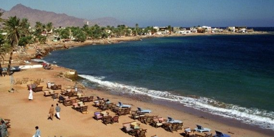 دهب تستقبل 1858 سائحا خلال 24 ساعة