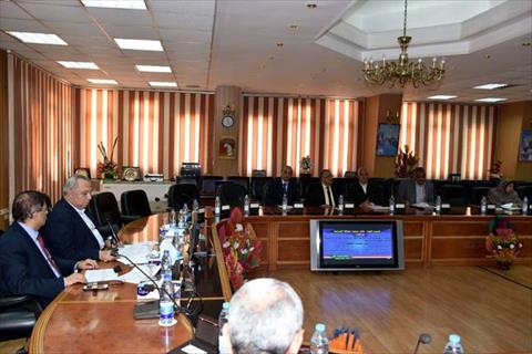 كلف اللواء خالد سعيد، محافظ الشرقية، مدير إدارة صندوق الإسكان بالمحافظة، باتخاذ كافة الإجراءات اللازمة حيال والدة أحد شهداء حرب 73، التي تطلب الحصول على وحدة سكنية من الوحدات المخصصة للأسر الأولى بالرعاية.