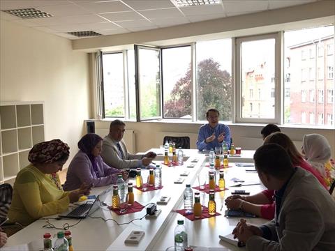 دكتور أشرف منصور خلال لقاءه بالوفد الإعلامي