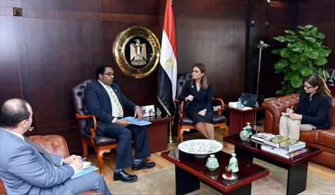وزيرة الاستثمار مع حسين جادين