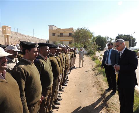 مدير امن المنيا اثناء تفقده الكنائس والمطرانيات