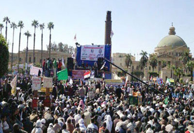 آلاف المتظاهرين بميدان النهضة _ارشيفية