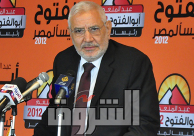 الدكتور عبد المنعم أبو الفتوح خلال المؤتمر الخاص بعرض فريقه الرئاسي ومشروعات مصر القوية