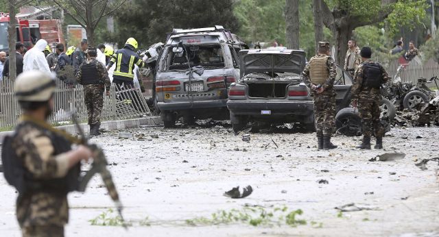 «داعش» تنشر صورة للانتحاريين المسئولين عن تفجير سفارة العراق في كابول