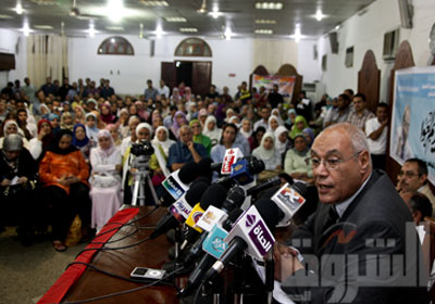 العوا في أحد مؤتمراته    تصوير: روجيه أنيس